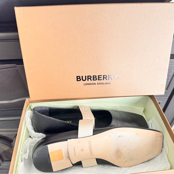 Burberry Black and Beige Women's Flats - Picture 5 of 6